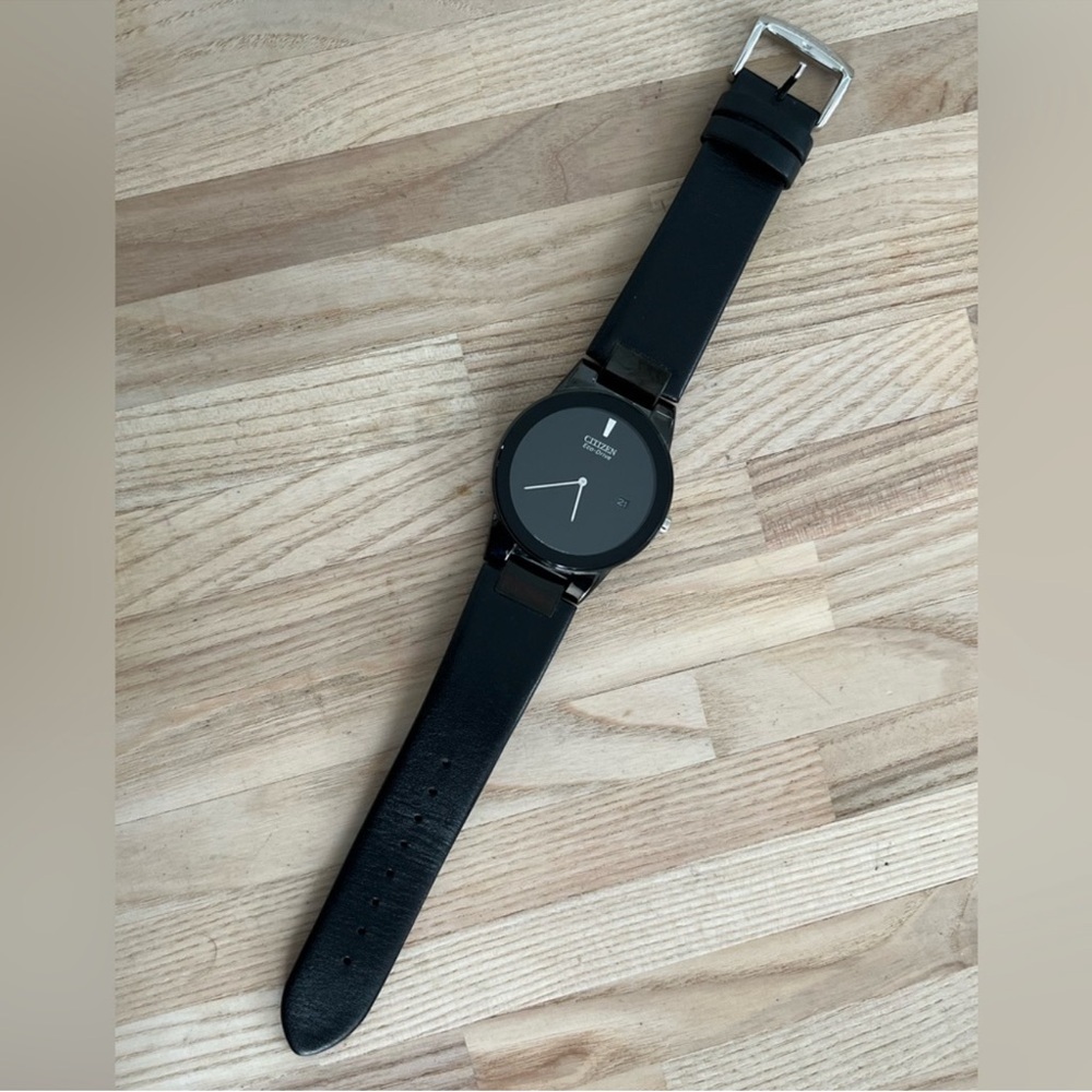 Citizen Eco-Drive Axiom Men's Watch Black Dial Date Window Black Leather Strap - Picture 3 of 13